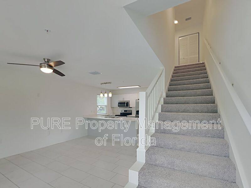 Townhouse for rent at 710 NE 4 St #101, Ocala, FL 34470