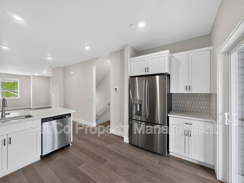 Townhouse for rent at 7513 NW Eleanor Ave, Portland, OR 97229