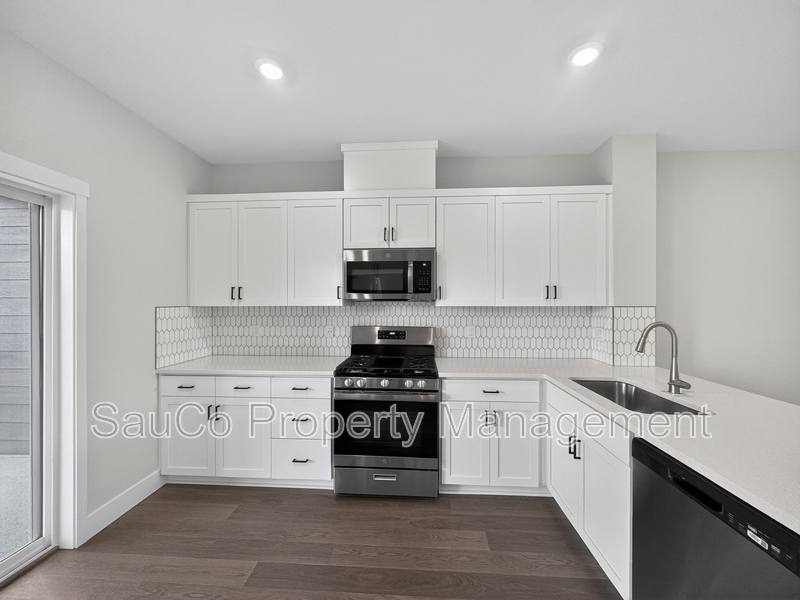 Townhouse for rent at 7513 NW Eleanor Ave, Portland, OR 97229