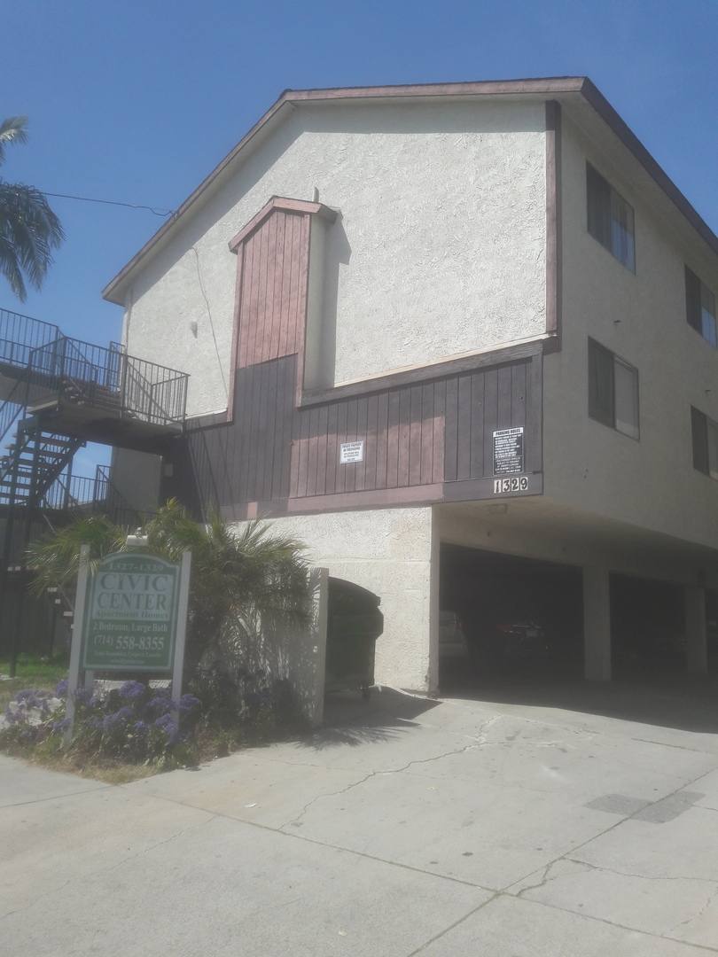 Apartment for rent at 1329 W Civic Center Dr, Santa Ana, CA 92703