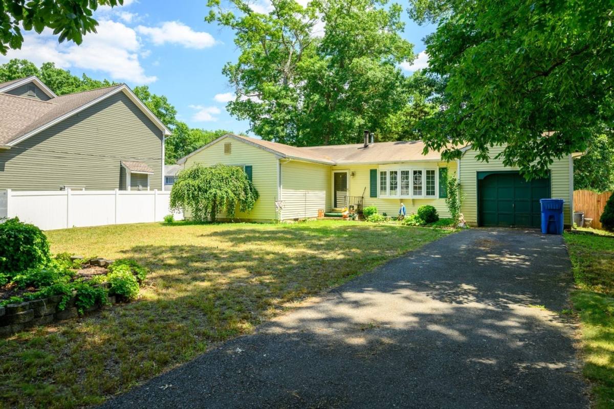 House for rent at 2556 Woodland Rd, Manchester Township, NJ 08759