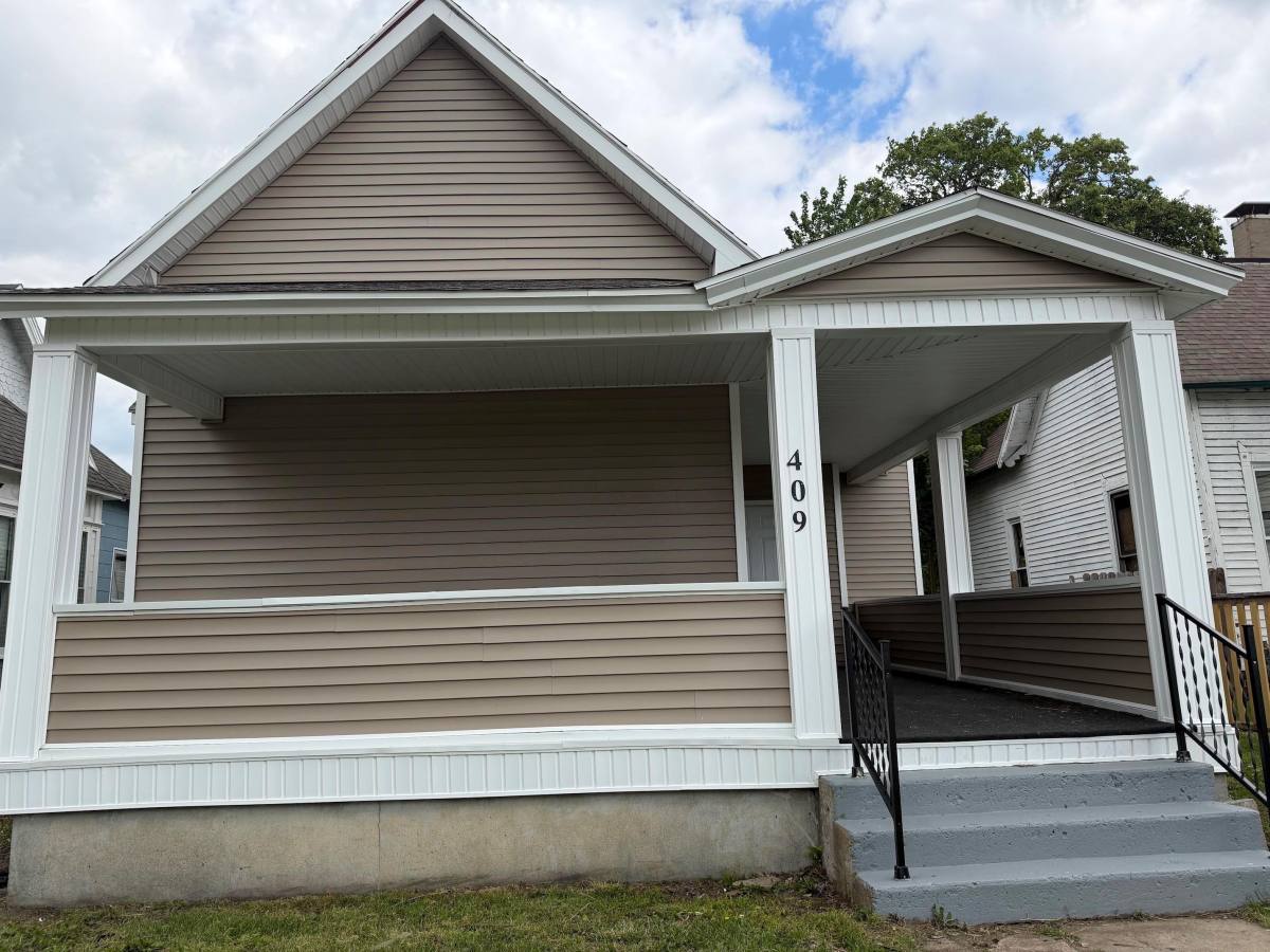 House for rent at 409 Woodbury W, Danville, IL 61832