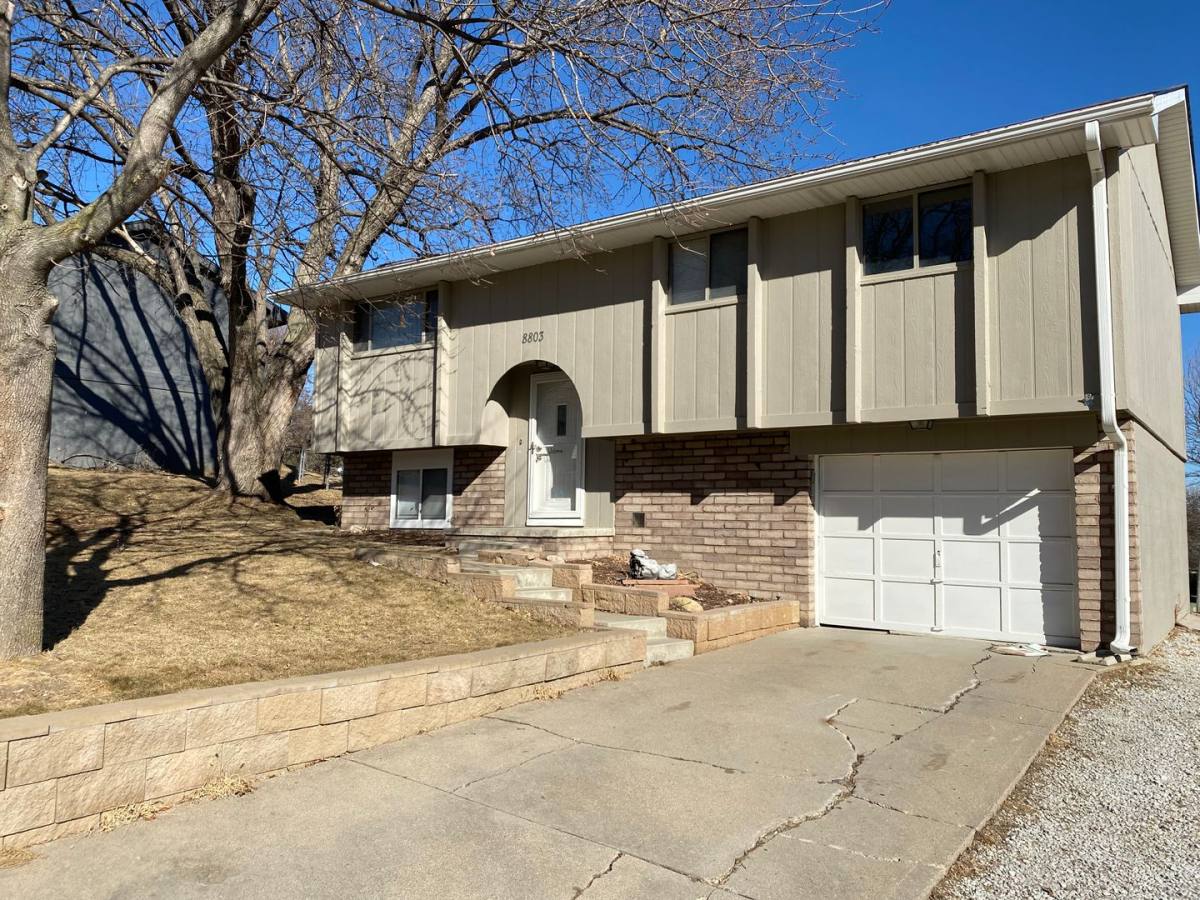 House for rent at 8803 S 143rd St, Omaha, NE 68138