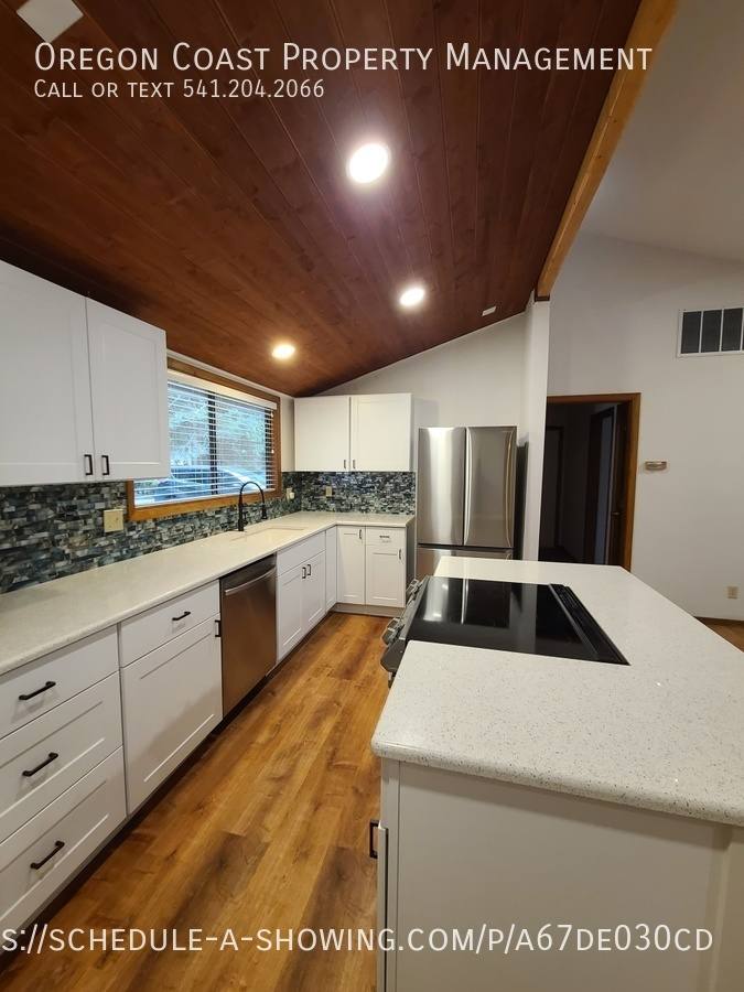 House for rent at 175 SW The Pines Dr, Depoe Bay, OR 97341