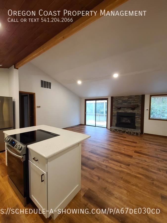 House for rent at 175 SW The Pines Dr, Depoe Bay, OR 97341