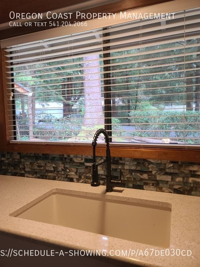 House for rent at 175 SW The Pines Dr, Depoe Bay, OR 97341