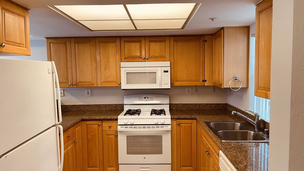 Apartment for rent at 90 Athol Ave #1D, Oakland, CA 94606