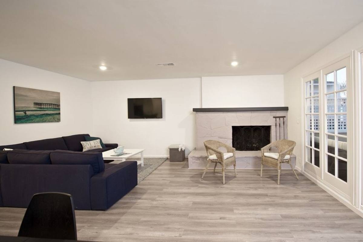Apartment for rent at 5210 Neptune Ave, Newport Beach, CA 92663
