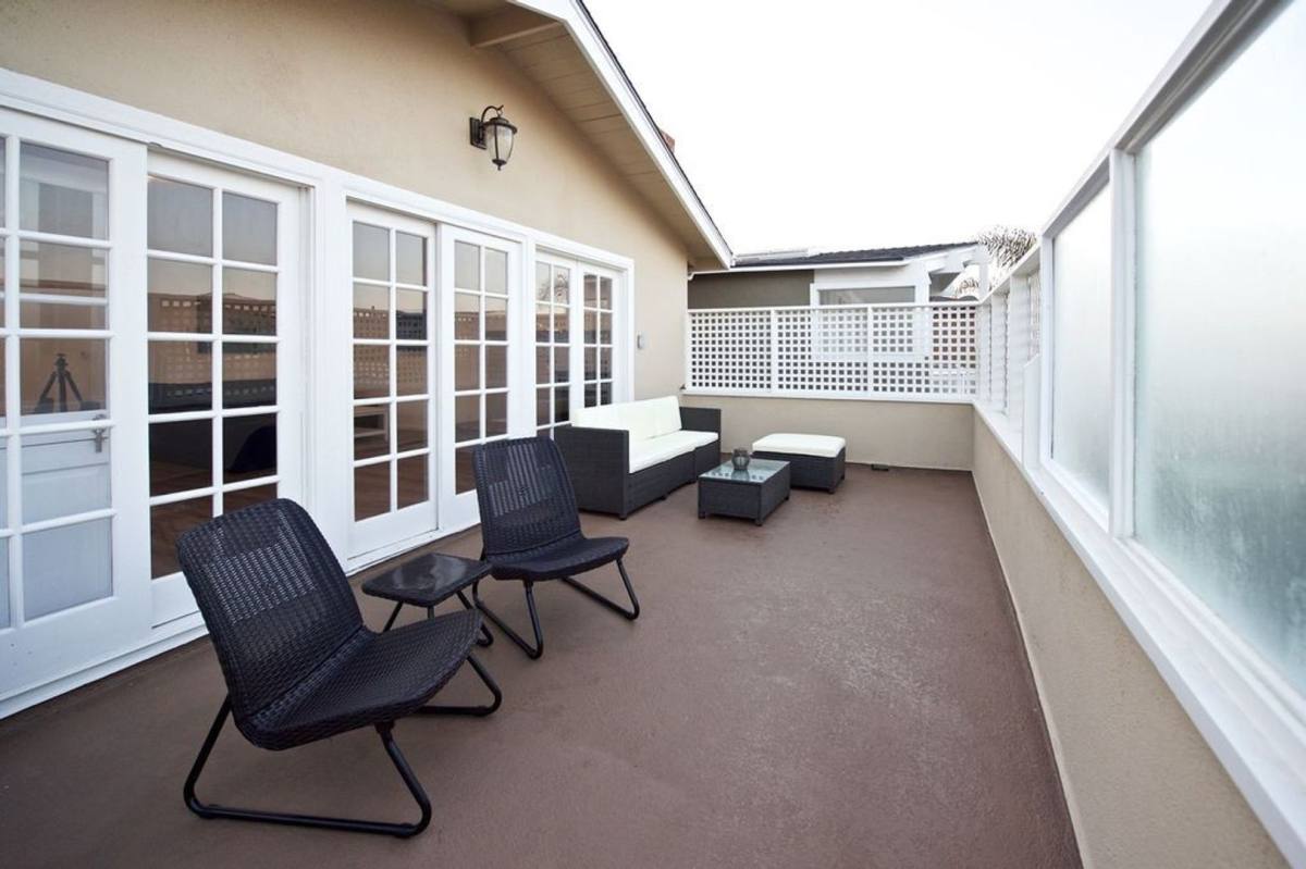 Apartment for rent at 5210 Neptune Ave, Newport Beach, CA 92663