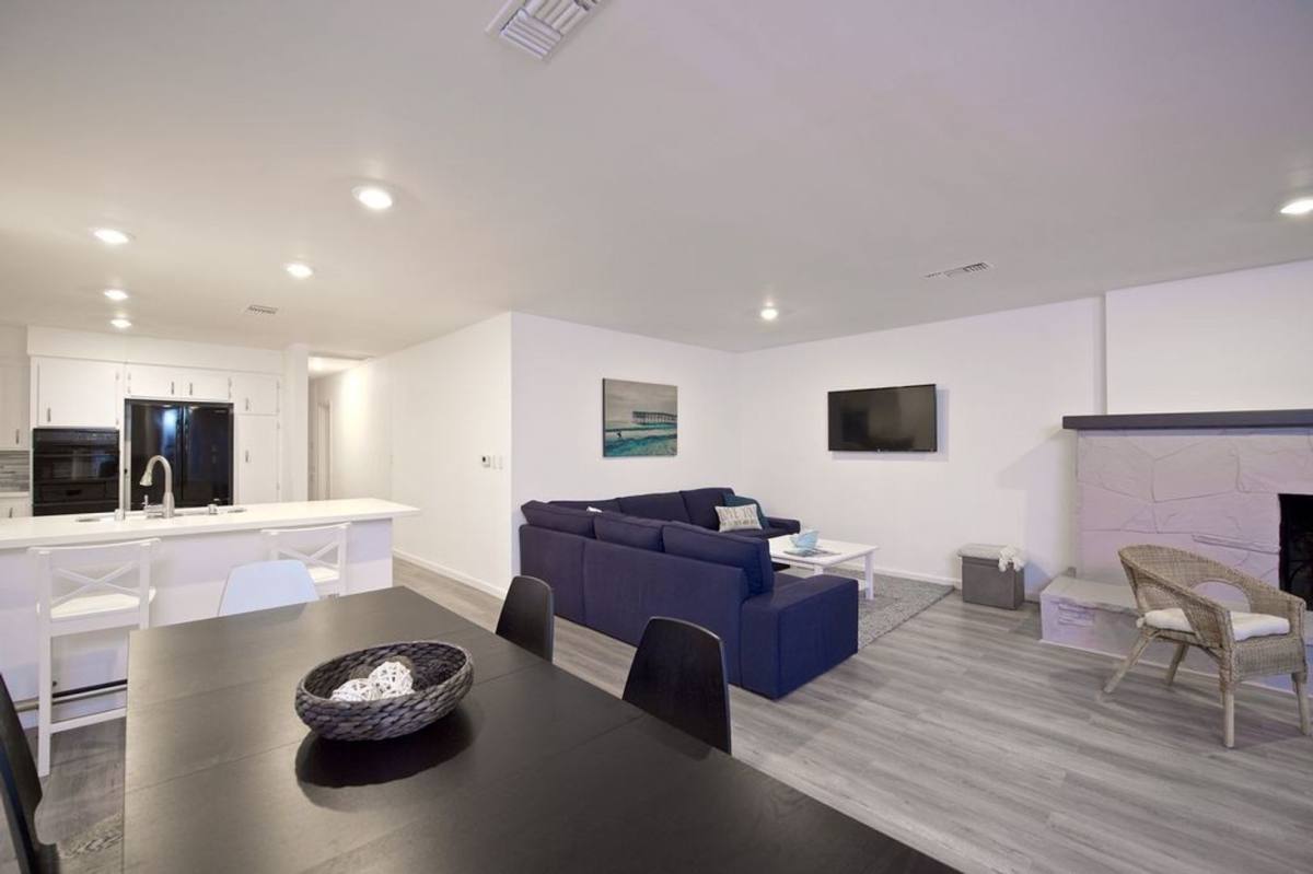 Apartment for rent at 5210 Neptune Ave, Newport Beach, CA 92663