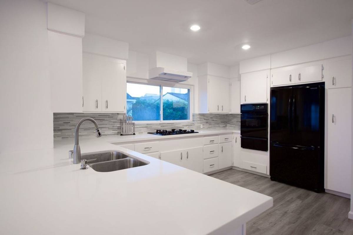Apartment for rent at 5210 Neptune Ave, Newport Beach, CA 92663
