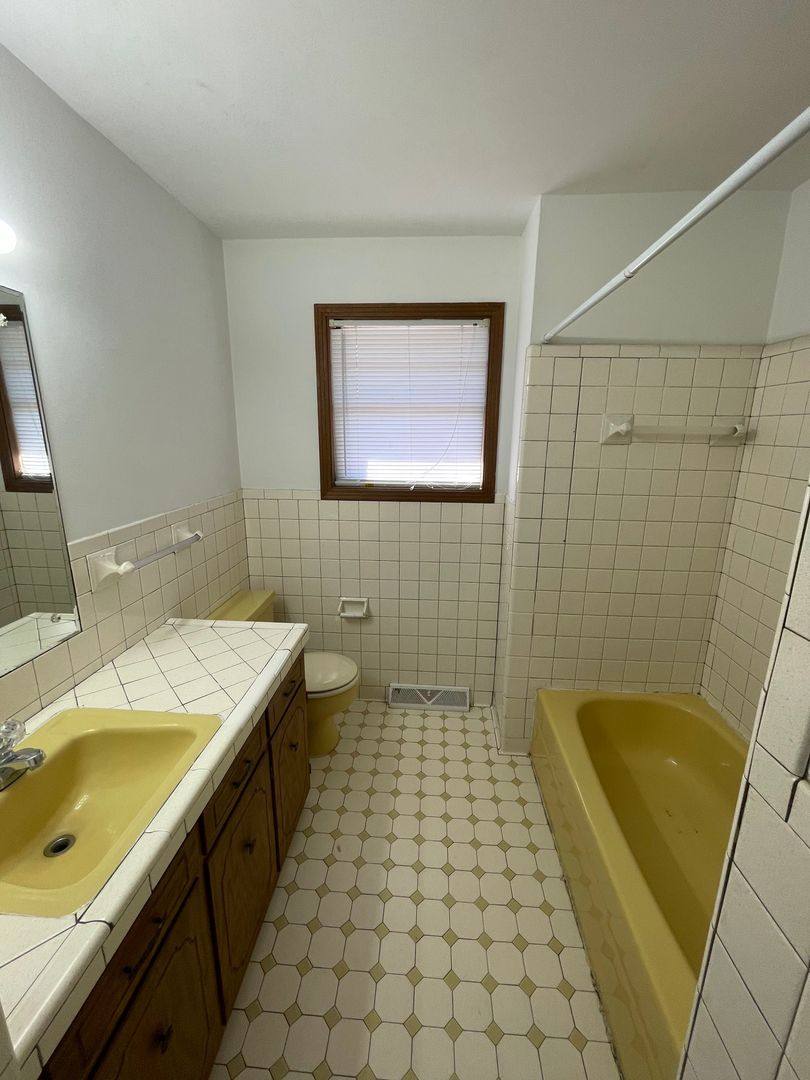 Apartment for rent at 829 Glendale Rd, Murray, KY 42071