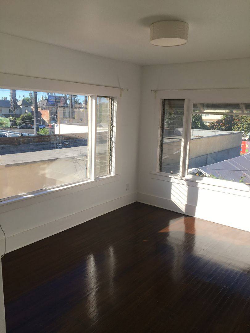 Apartment for rent at 1821-1827 S Ardmore Ave, Los Angeles, CA 90006