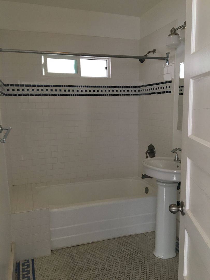 Apartment for rent at 1821-1827 S Ardmore Ave, Los Angeles, CA 90006