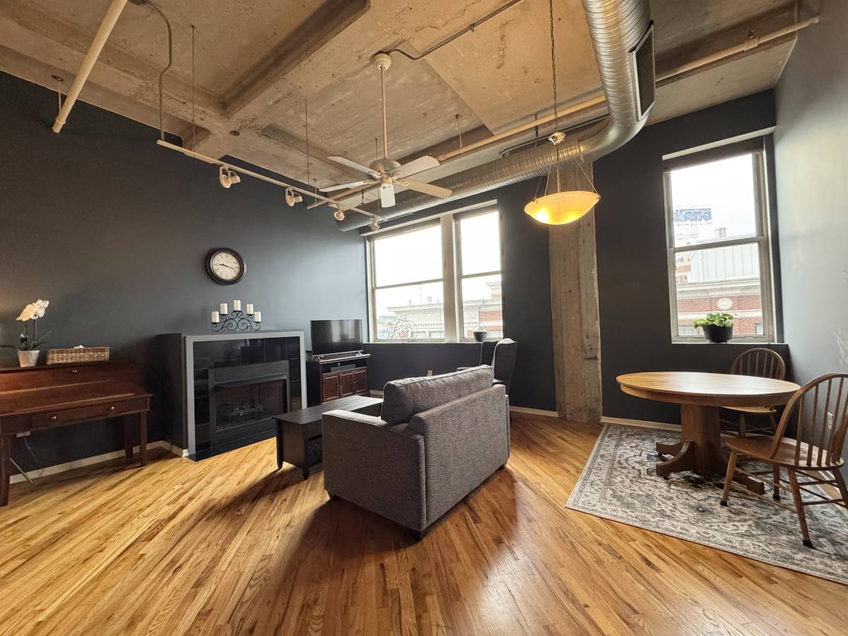Apartment for rent at 2107 Grand Blvd #603, Kansas City, MO 64108