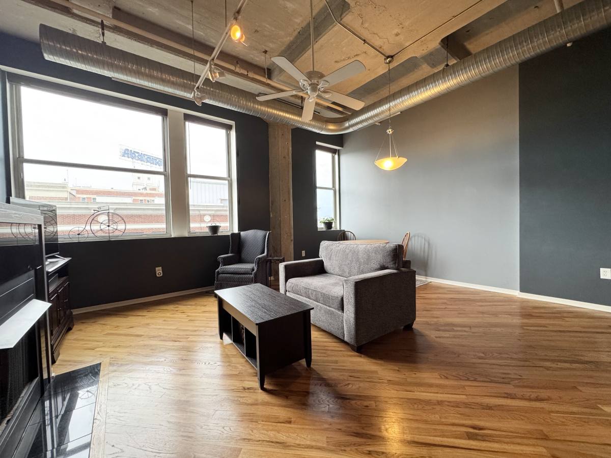 Apartment for rent at 2107 Grand Blvd #603, Kansas City, MO 64108