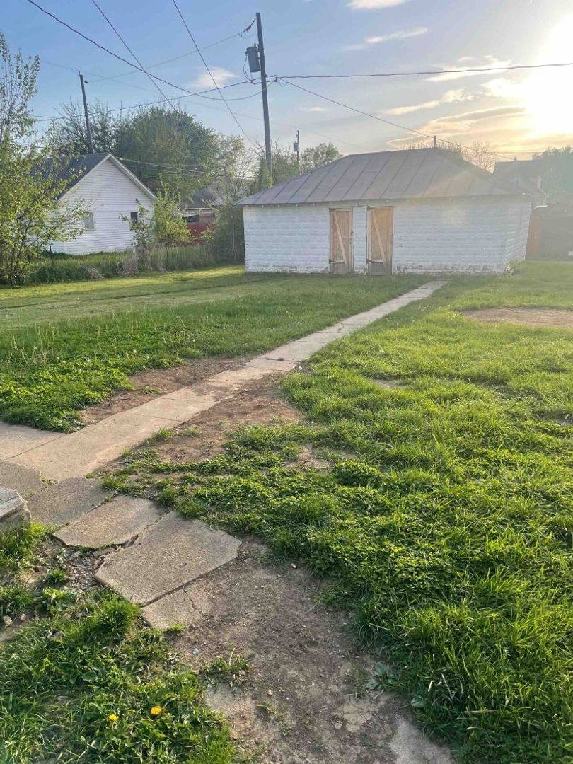 Townhouse for rent at 307-309 Isabella St, Springfield, OH 45504