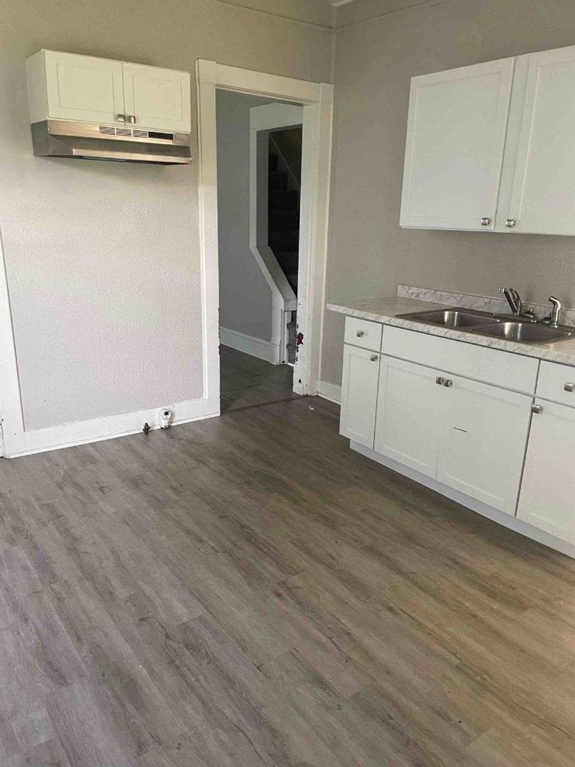 Townhouse for rent at 307-309 Isabella St, Springfield, OH 45504