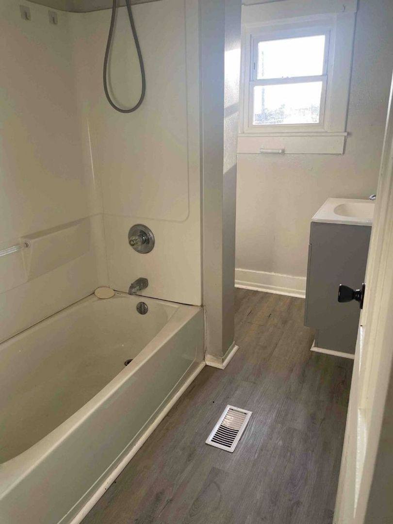 Townhouse for rent at 307-309 Isabella St, Springfield, OH 45504