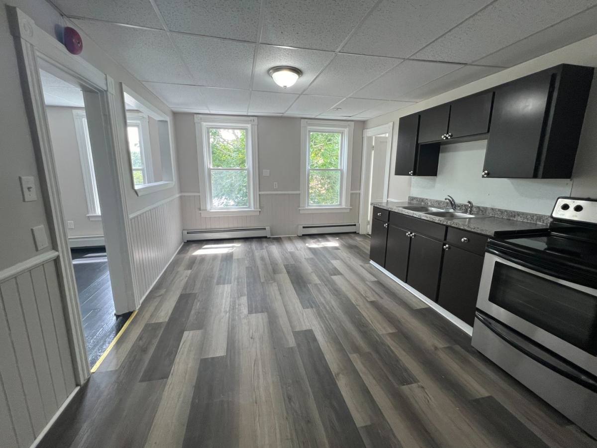 Apartment for rent at 86 Park St, Gardner, MA 01440