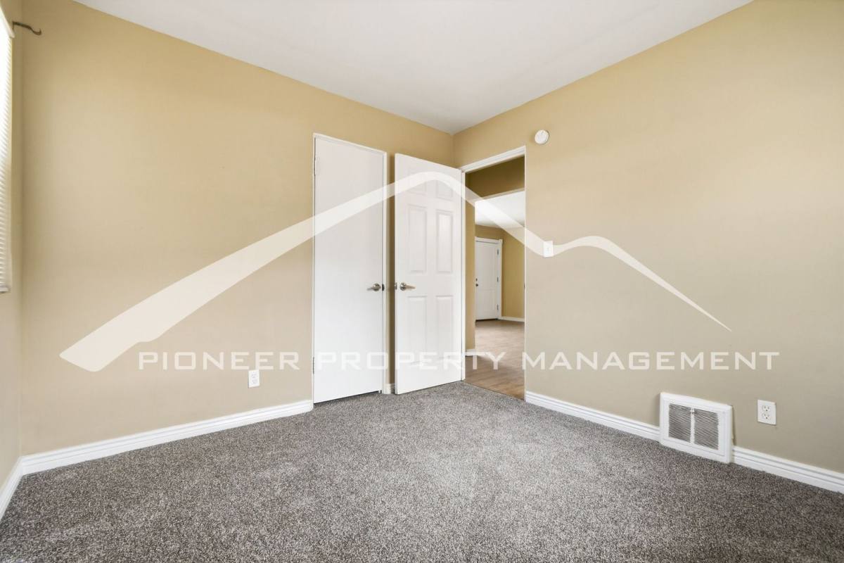 Townhouse for rent at 1416 Ironton St, Aurora, CO 80010