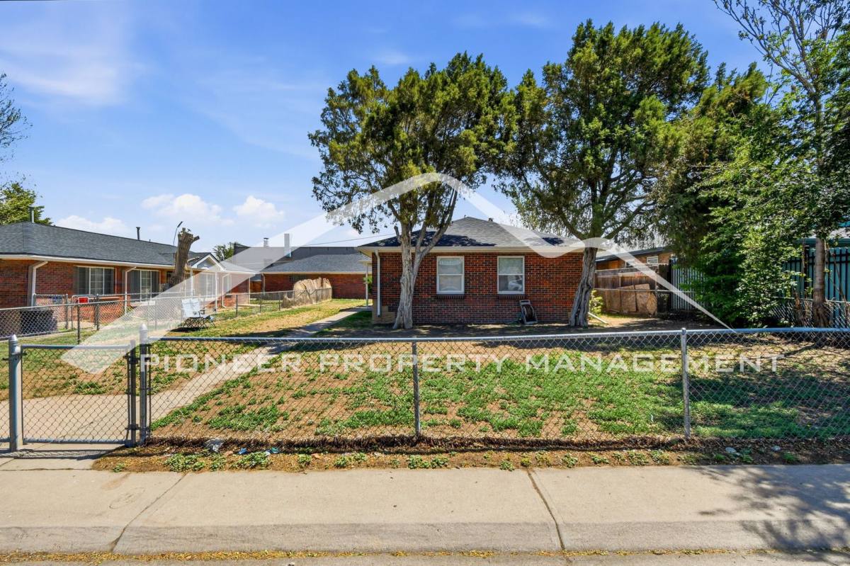 Townhouse for rent at 1416 Ironton St, Aurora, CO 80010