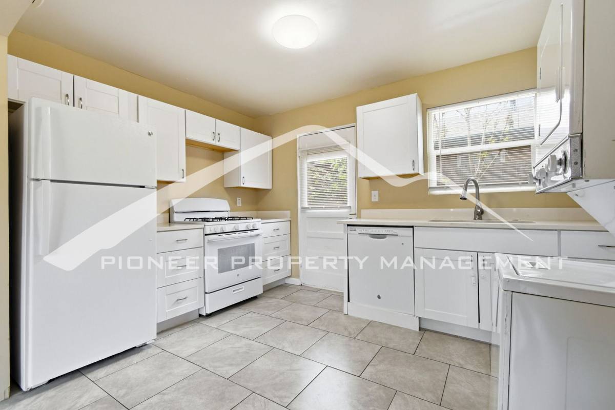 Townhouse for rent at 1416 Ironton St, Aurora, CO 80010