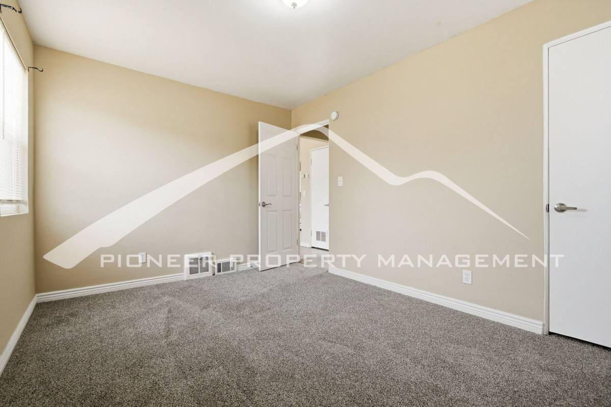 Townhouse for rent at 1416 Ironton St, Aurora, CO 80010
