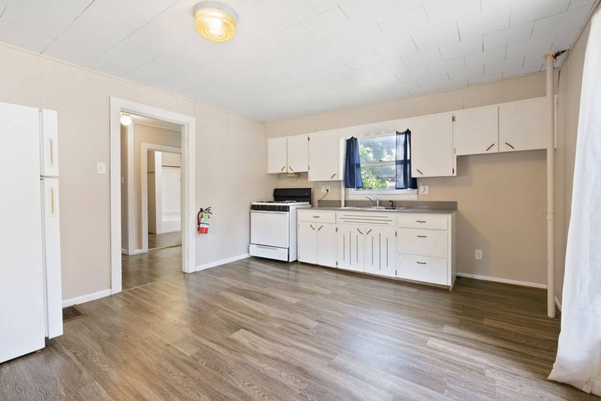 Apartment for rent at 1012 Clay St, Cedar Falls, IA 50613