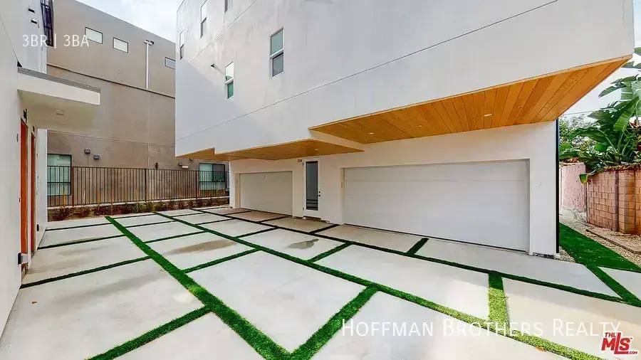 Townhouse for rent at 525 N Normandie Ave, Los Angeles, CA 90004
