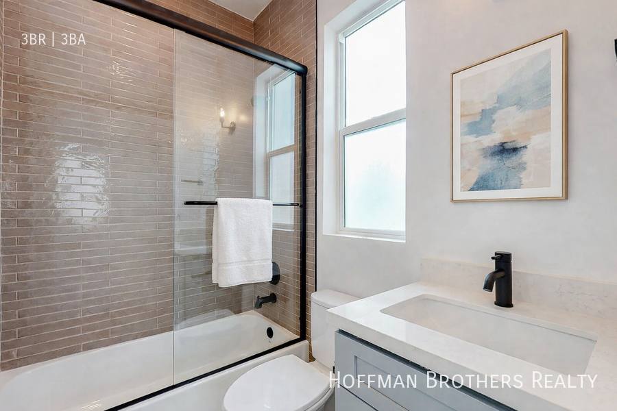 Townhouse for rent at 525 N Normandie Ave, Los Angeles, CA 90004
