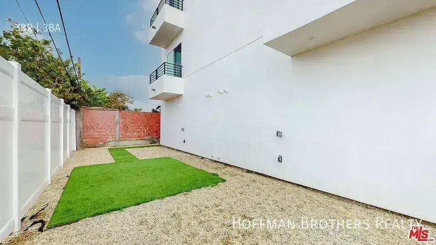 Townhouse for rent at 525 N Normandie Ave, Los Angeles, CA 90004