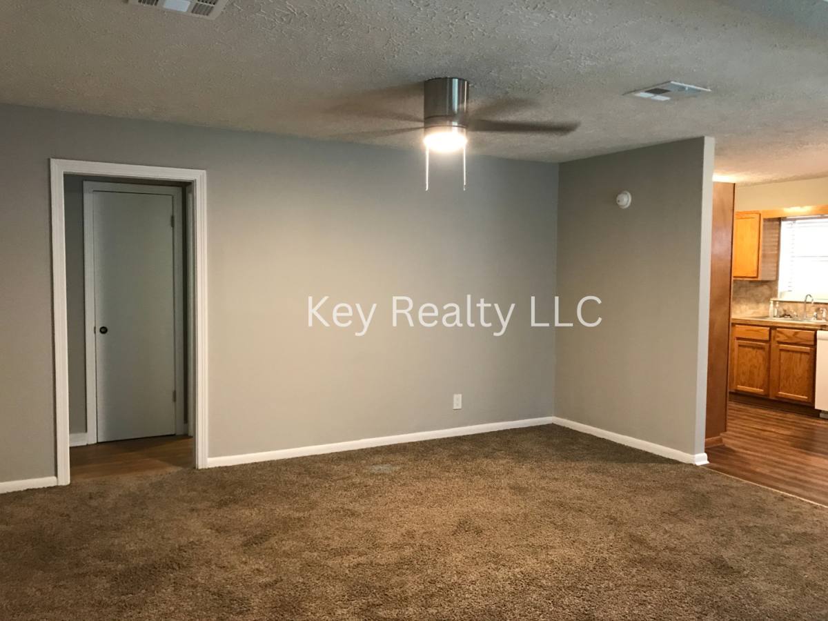 House for rent at 2016 Clover Lane, Alexandria, LA 71301