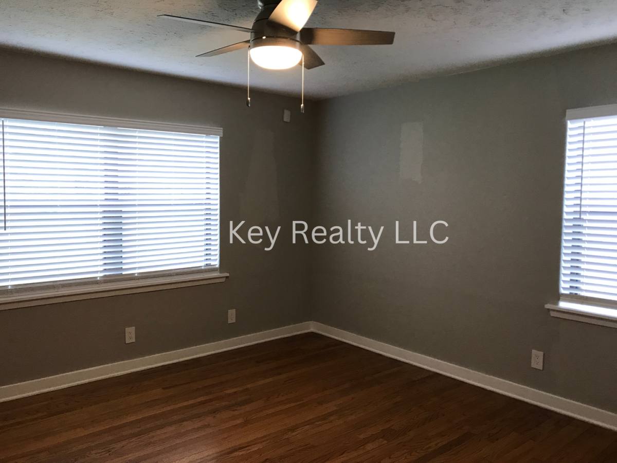 House for rent at 2016 Clover Lane, Alexandria, LA 71301