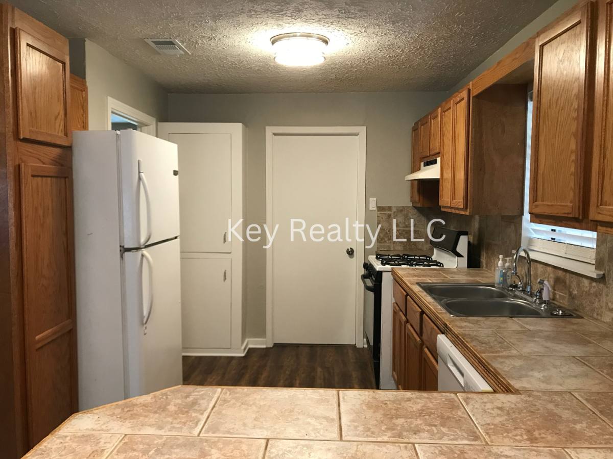 House for rent at 2016 Clover Lane, Alexandria, LA 71301