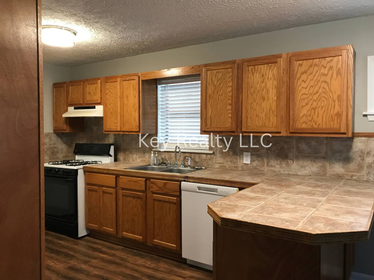 House for rent at 2016 Clover Lane, Alexandria, LA 71301