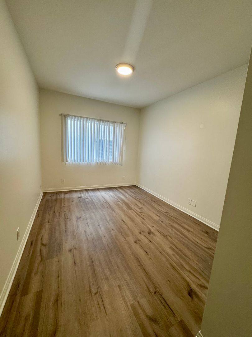 Apartment for rent at 10883 Rose Ave, Los Angeles, CA 90034