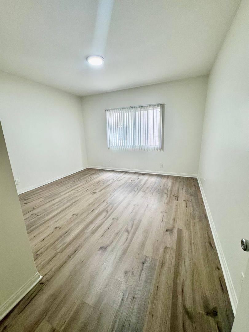 Apartment for rent at 10883 Rose Ave, Los Angeles, CA 90034