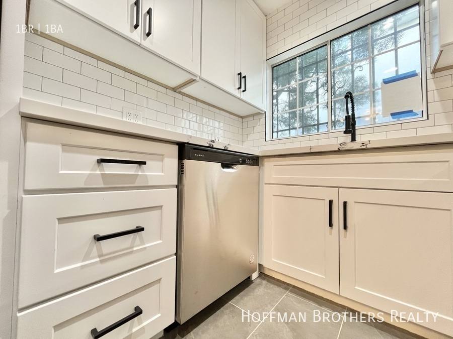 Apartment for rent at 1403 N Vista St, Los Angeles, CA 90046