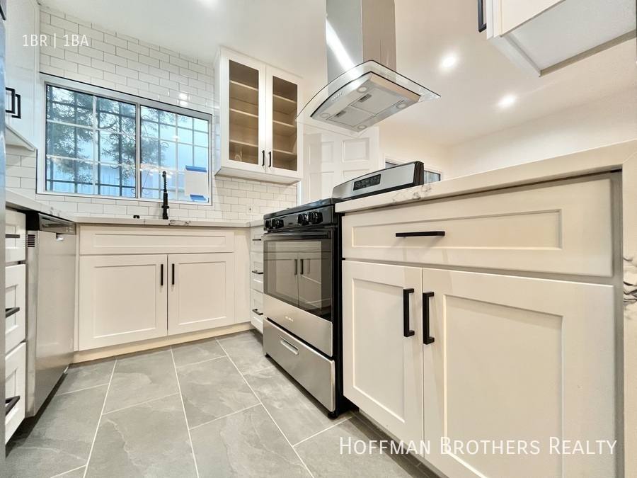Apartment for rent at 1403 N Vista St, Los Angeles, CA 90046