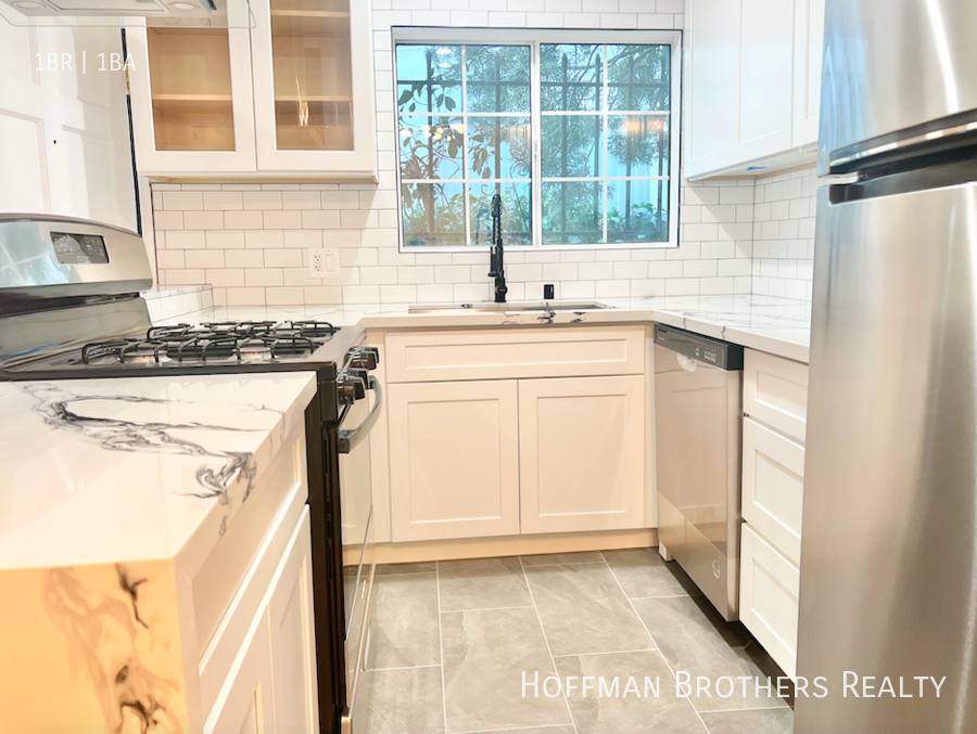 Apartment for rent at 1403 N Vista St, Los Angeles, CA 90046