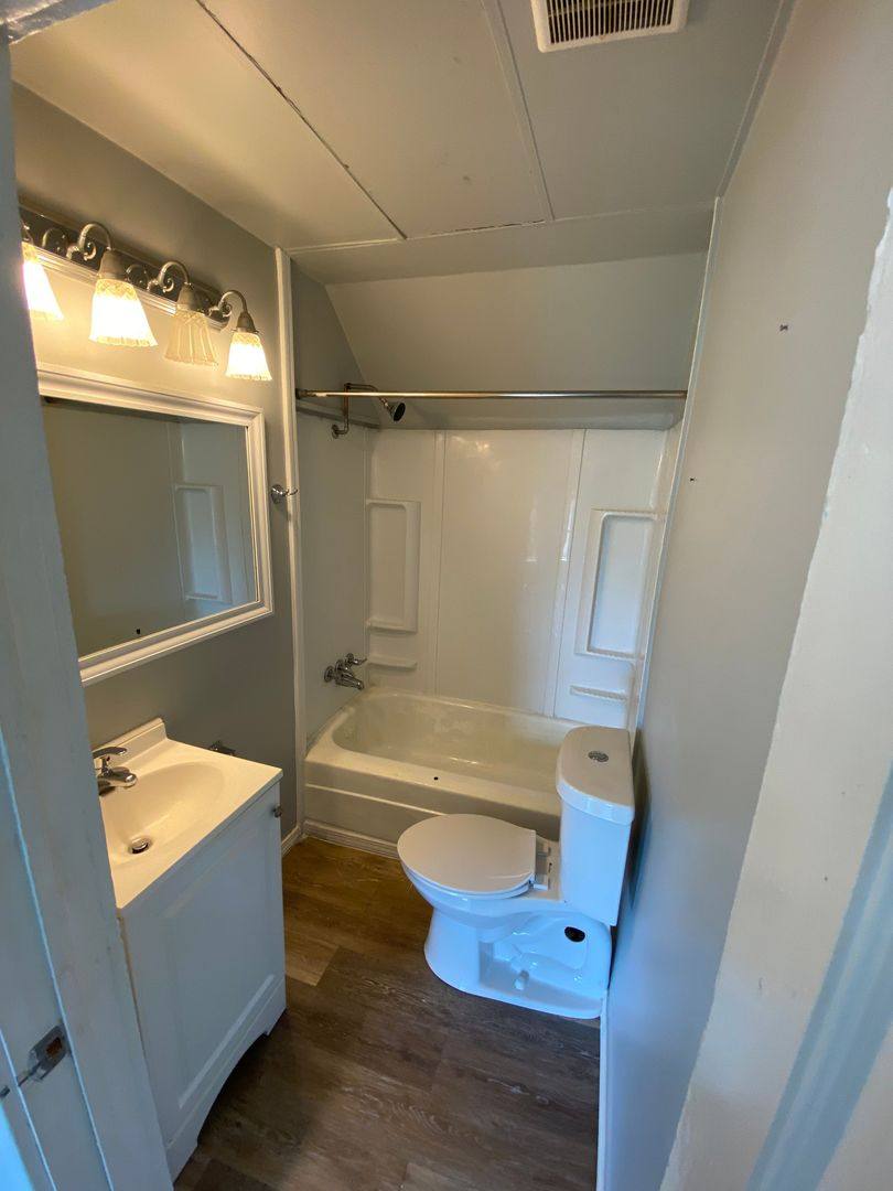 Apartment for rent at 3295 W 50th St, Cleveland, OH 44102