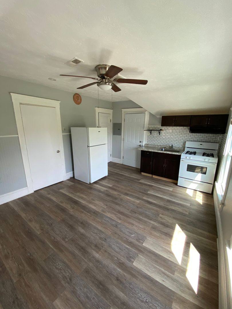 Apartment for rent at 3295 W 50th St, Cleveland, OH 44102