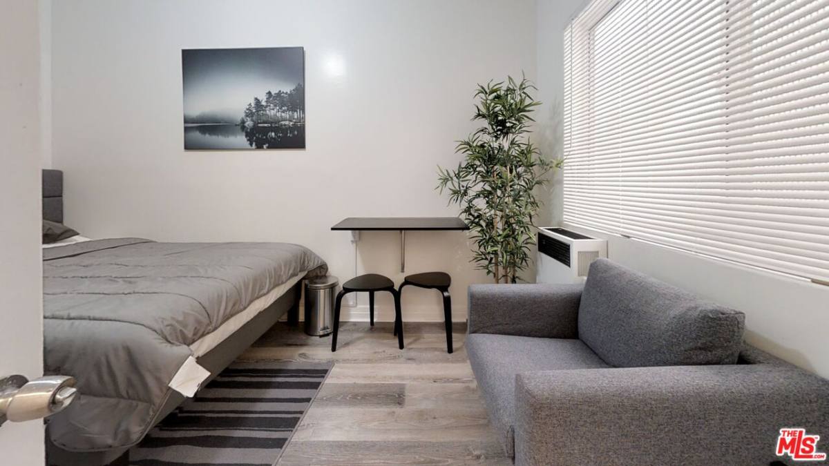 Apartment for rent at 647 W 18th St #108, Los Angeles, CA 90015