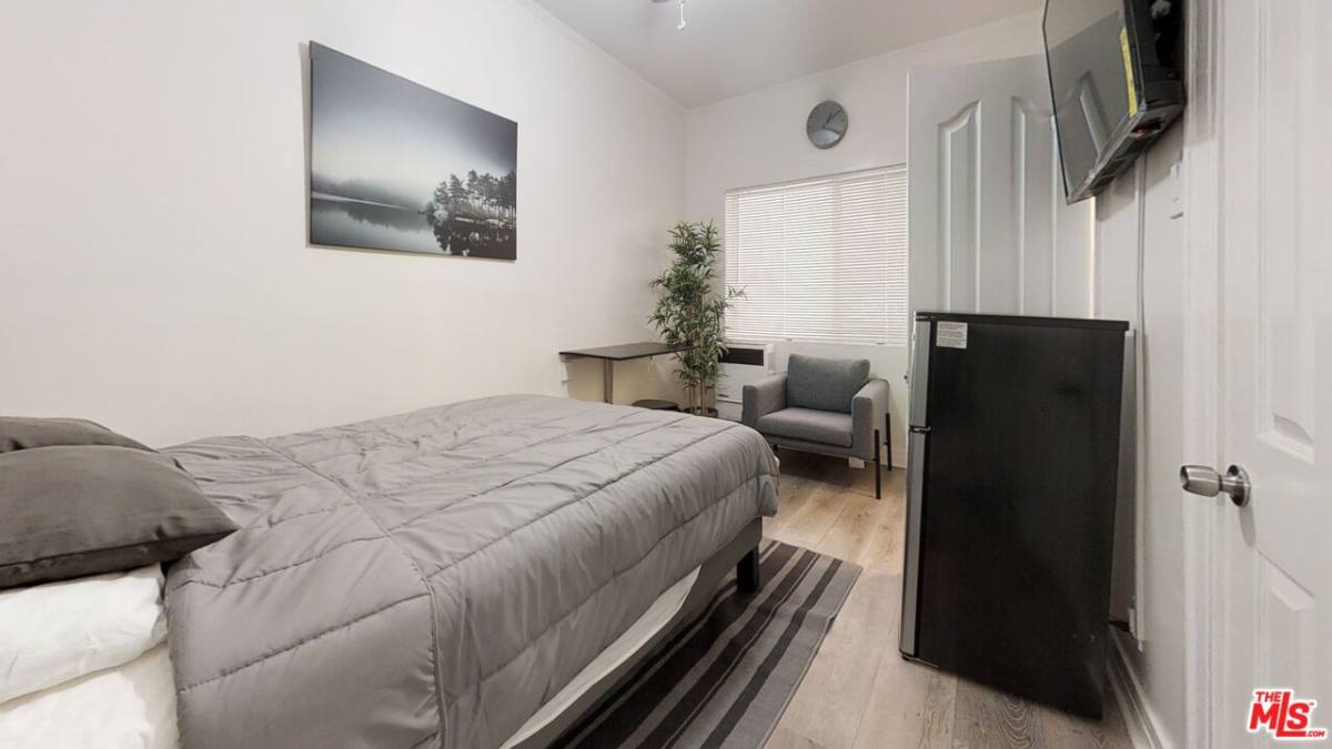 Apartment for rent at 647 W 18th St #108, Los Angeles, CA 90015