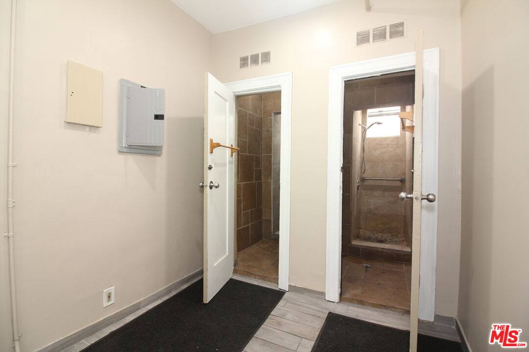 Apartment for rent at 647 W 18th St #108, Los Angeles, CA 90015