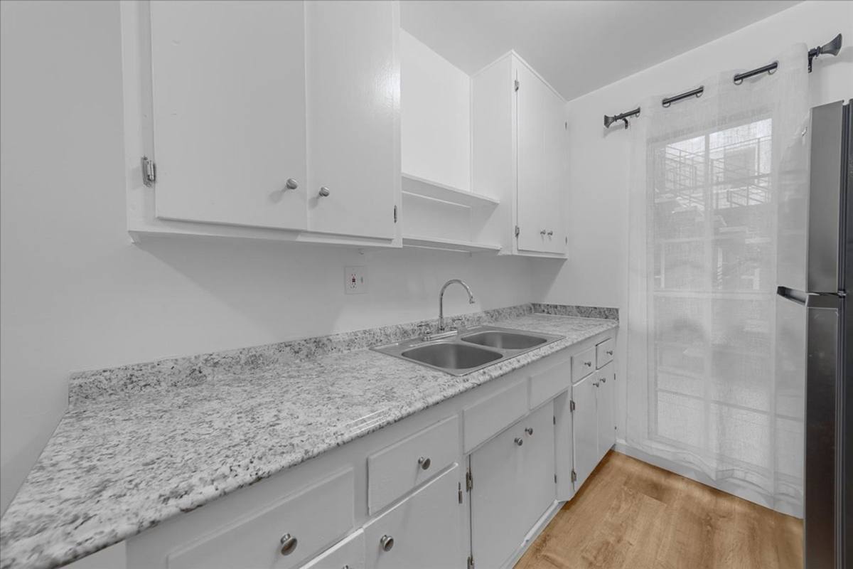 Apartment for rent at 1850 Gardenia Ave #5, Long Beach, CA 90806