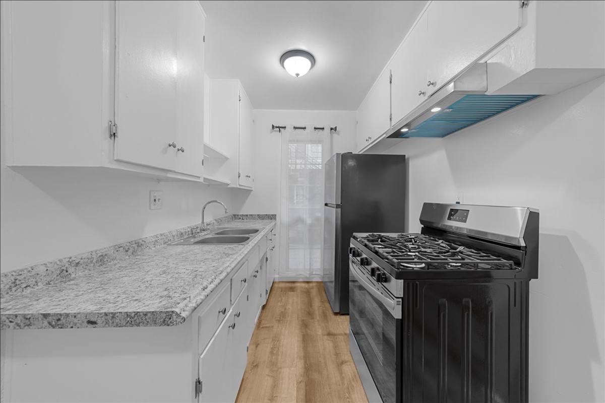Apartment for rent at 1850 Gardenia Ave #5, Long Beach, CA 90806