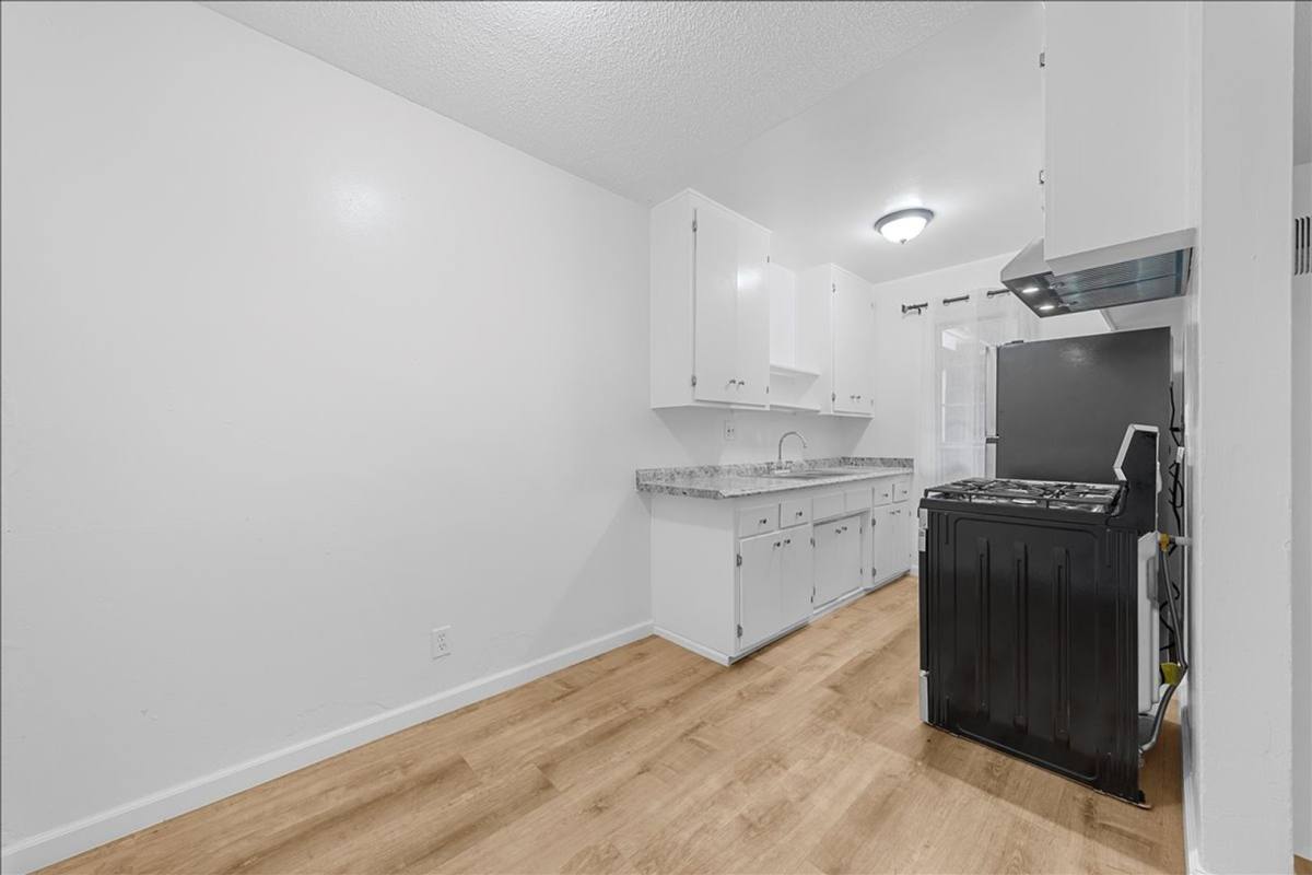 Apartment for rent at 1850 Gardenia Ave #5, Long Beach, CA 90806