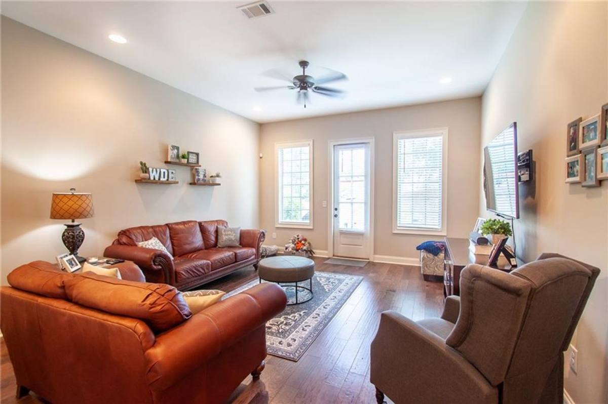 Townhouse for rent at 1690 W Farmville Rd, Auburn, AL 36830